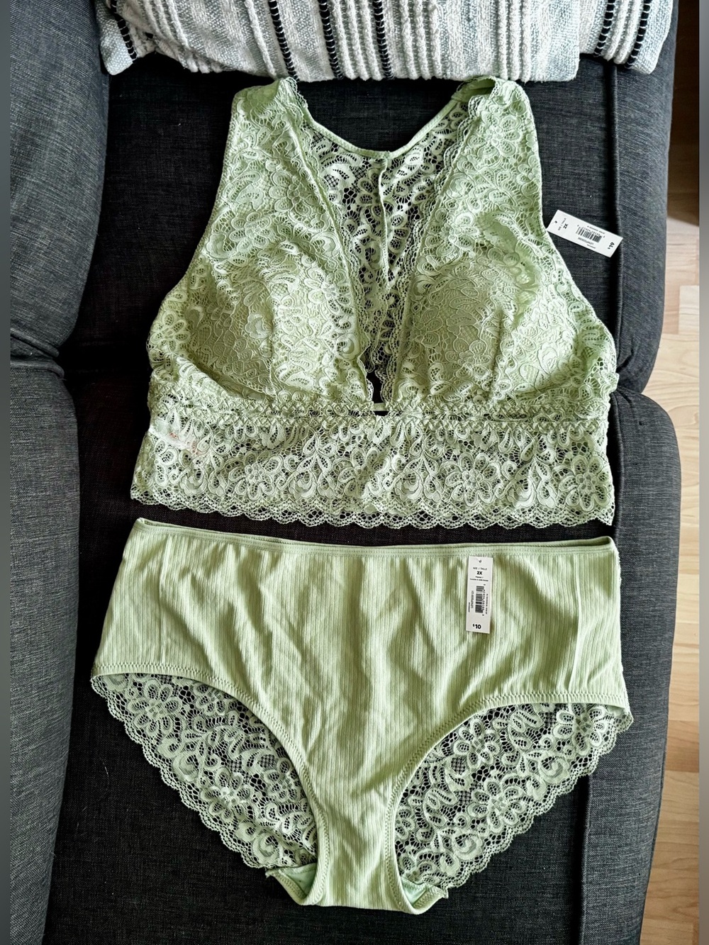 Lace Bralette with Matching High-Waist Panties - Light Lime Green